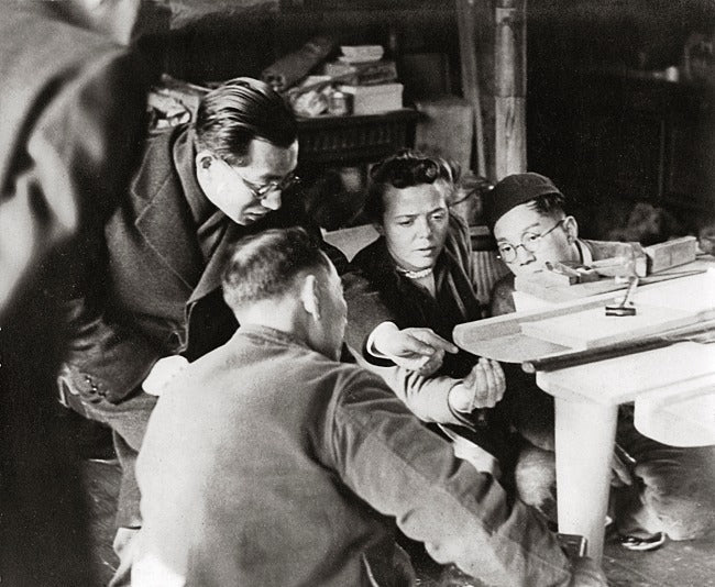 Od japonské dílny do Alp. Příběh borovice v moderním nábytku