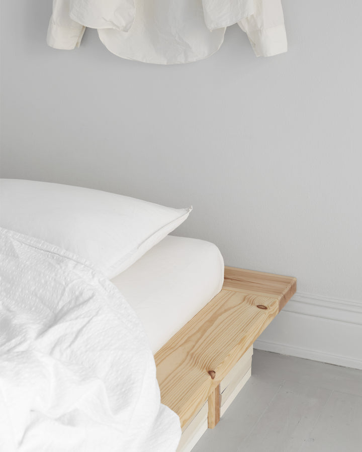 Ložnicová sestava JAPAN – postel, futon a noční stolky