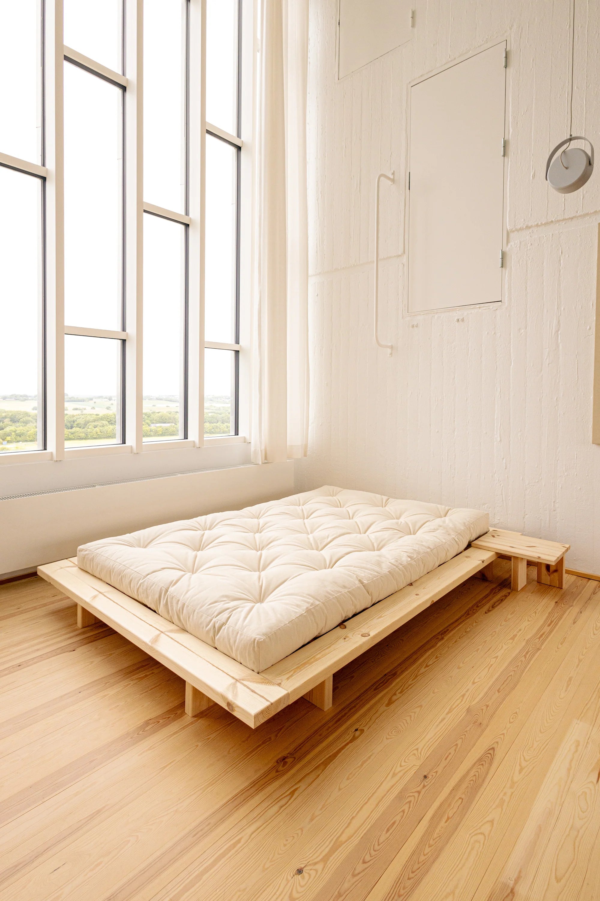 Ložnicová sestava JAPAN – postel, futon a noční stolky