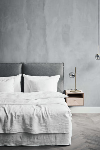 Stolní lampa Orb na odkládacím stolku