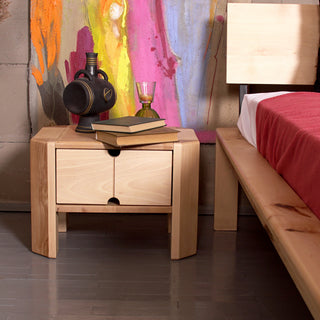 Noční stolek Loft se zásuvkou – detail v interiéru