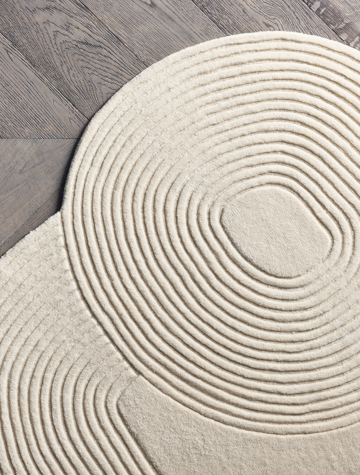 Detail ručně tuftované struktury koberce Zen
